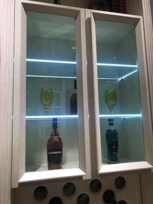 Modern Sıcak 3500K 900LM Yumuşak / Siyah Alüminyum Tek Cam Raf Işığı 6-8MM Cam için